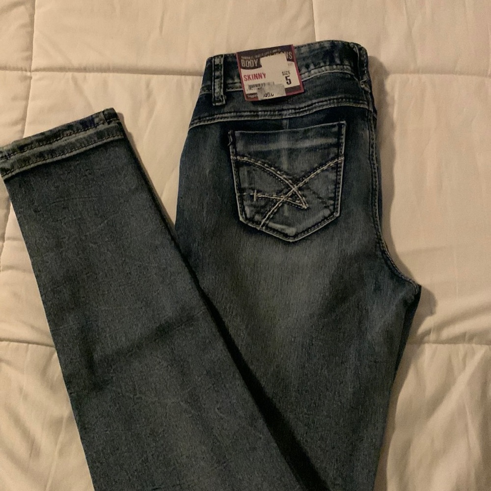 NWT- Body Con Jeans size 5 skinny jeans Faded Denim